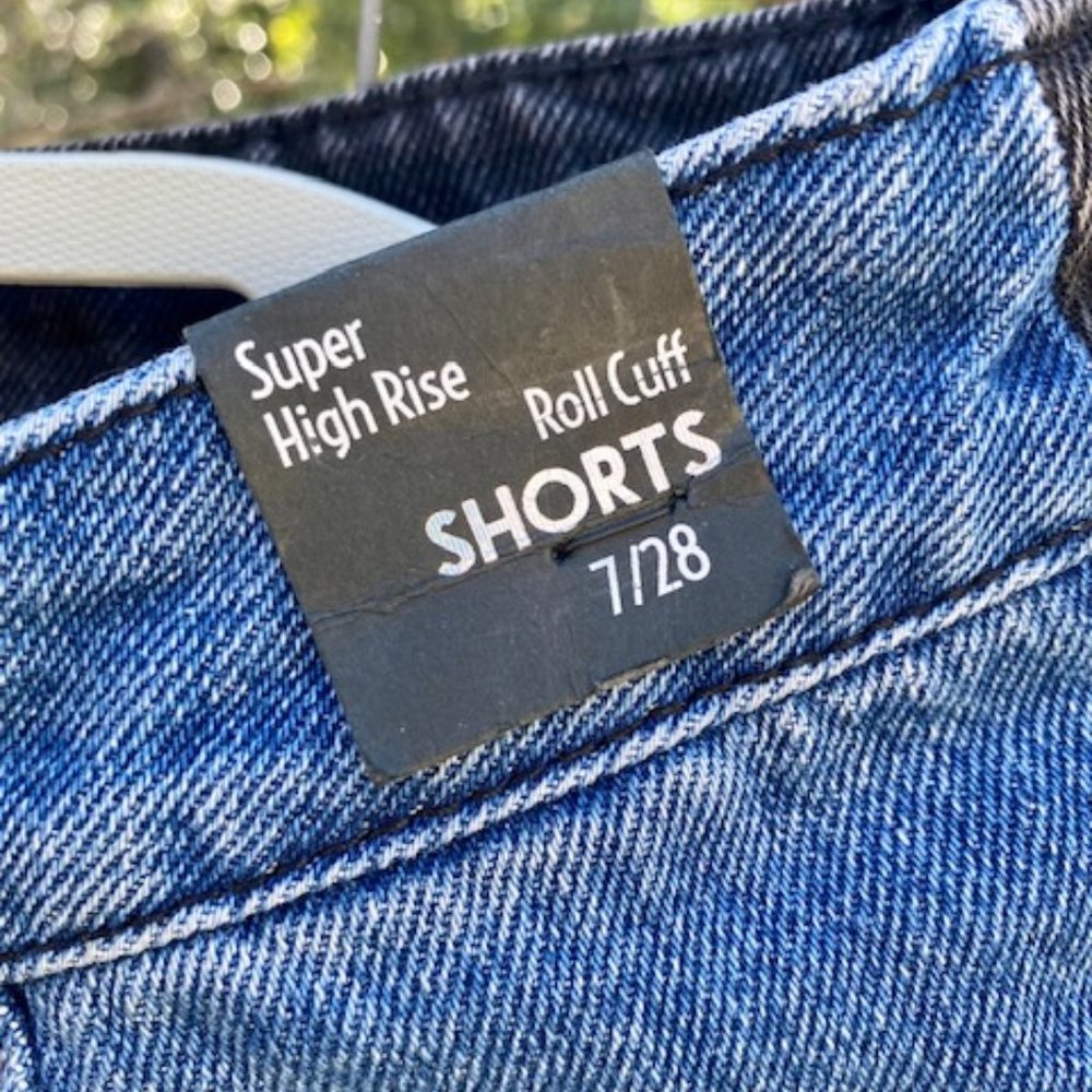 Simple Society Super High Rise Color Block Shorts - Picture 3 of 8